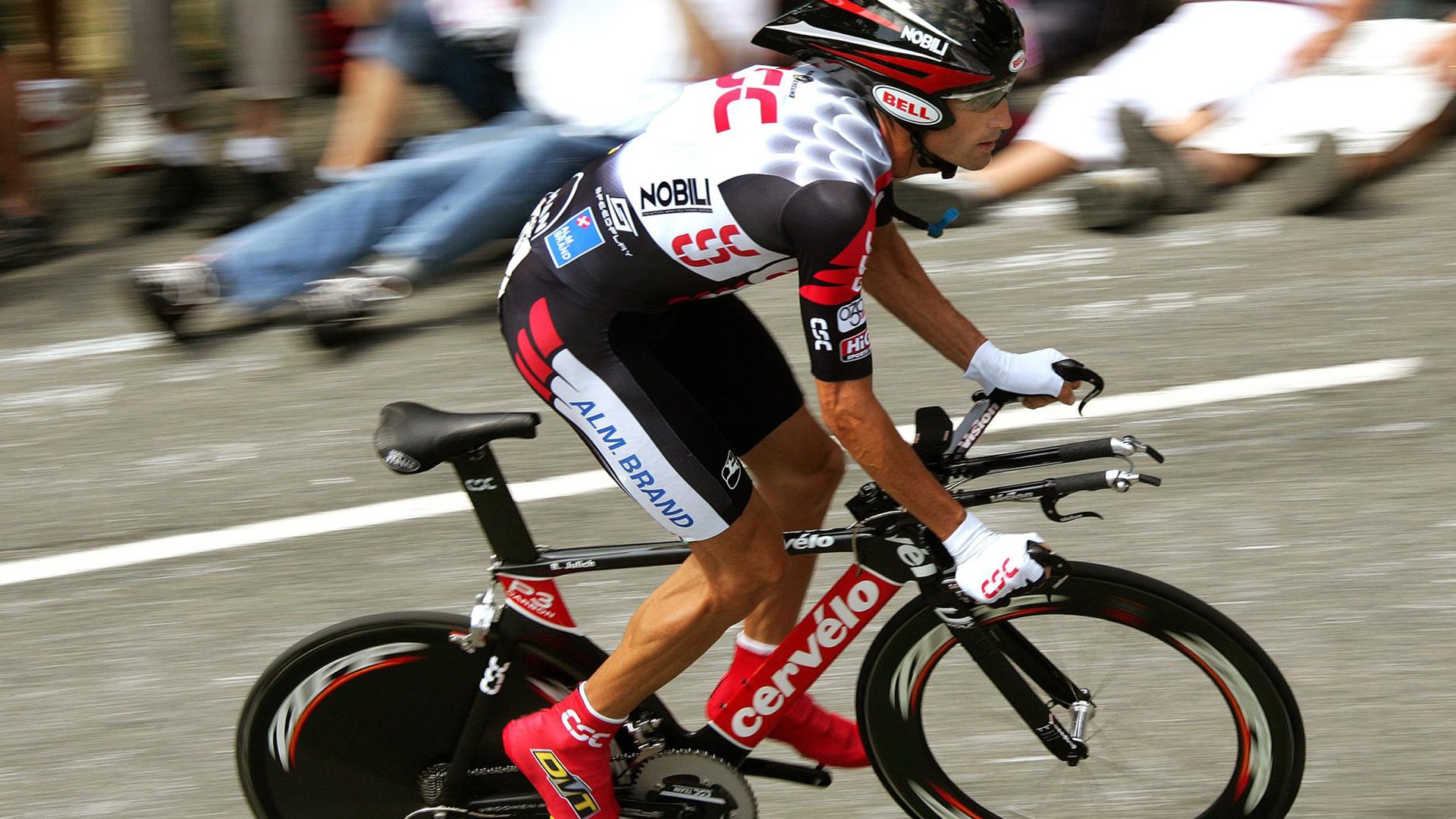 T1战队策略执行全场掌控，t1战队首发