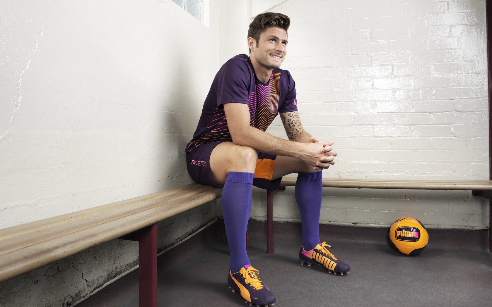 乐鱼娱乐-场上对话和沟通是否能直接提高防守效率，场合讲话四个技巧